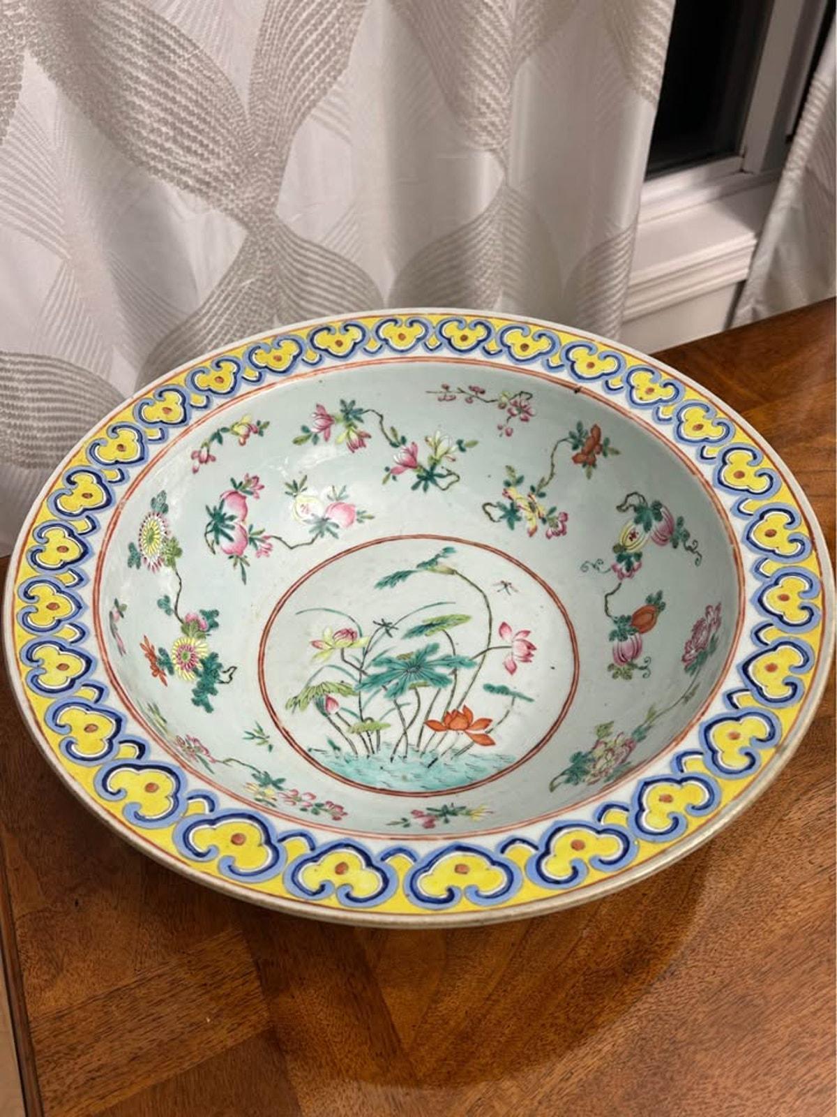 Antique 19th Century Chinese Export Famille Rose Porcelain Wash Basin 16 Inch
