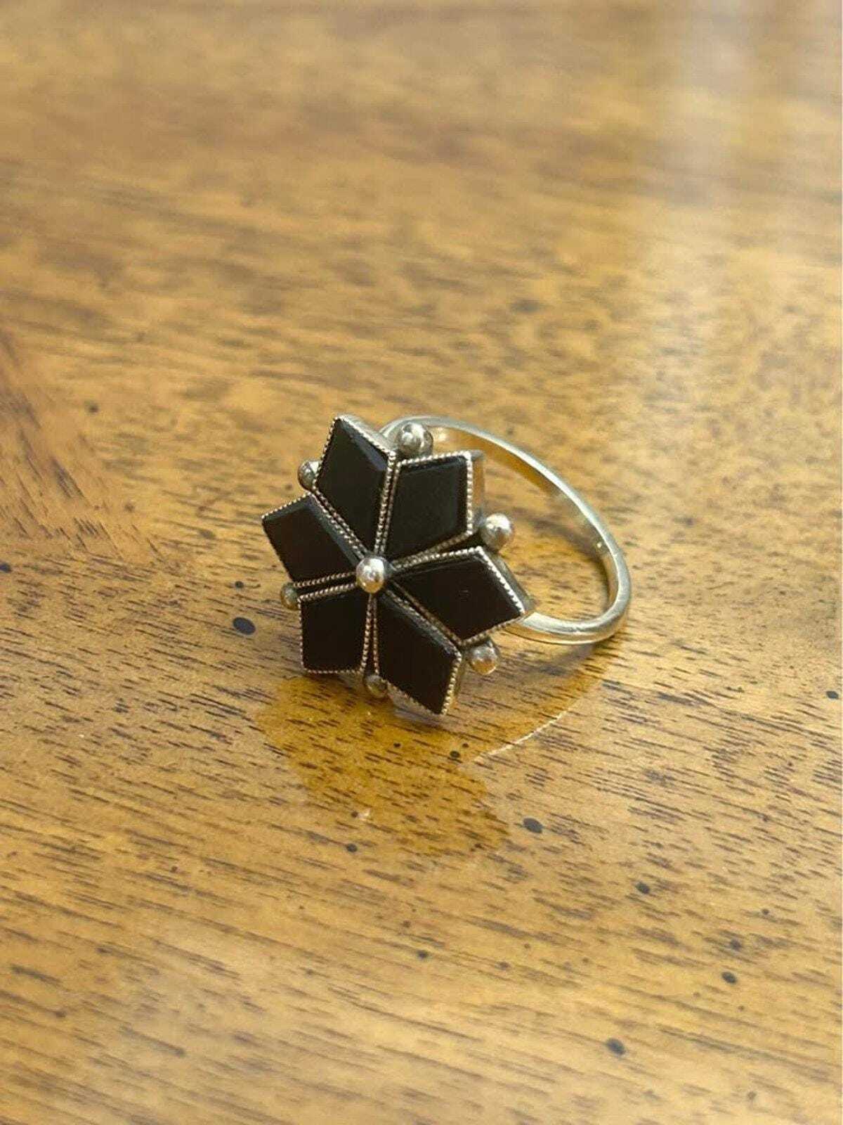 Vintage 14K Gold Black Onyx Geometric Star Ring Size 6