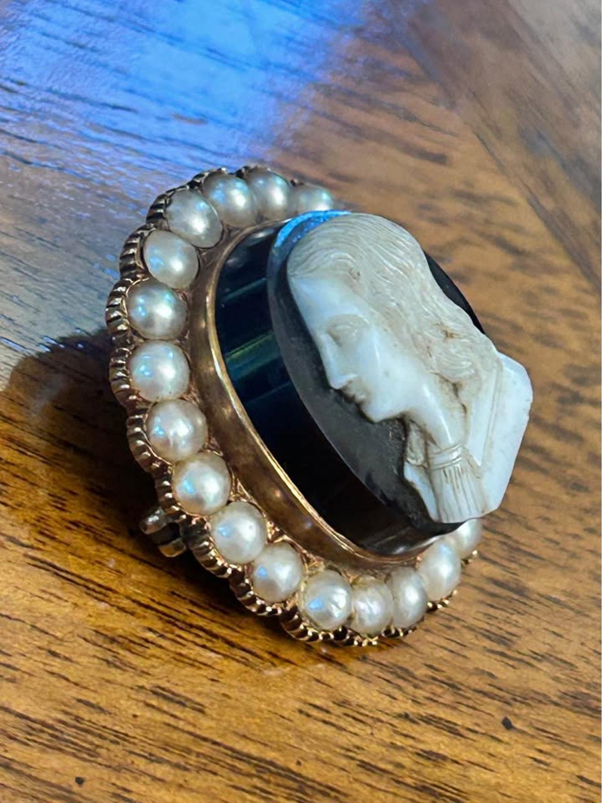 Antique 14k Gold Signed High Relief Hardstone Agate Cameo Pin with Pearl Halo