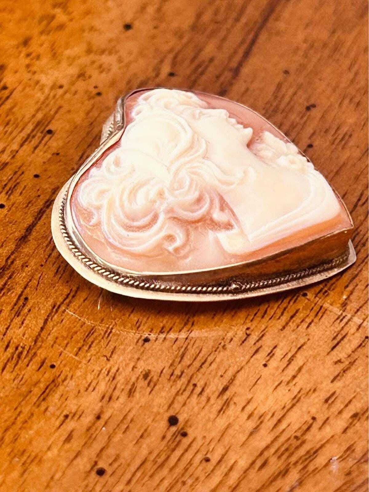 Vintage 14K Solid Gold Carved Shell Heart Cameo Pendant Brooch