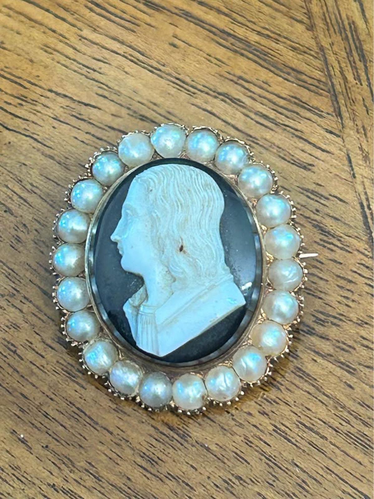 Antique 14k Gold Signed High Relief Hardstone Agate Cameo Pin with Pearl Halo