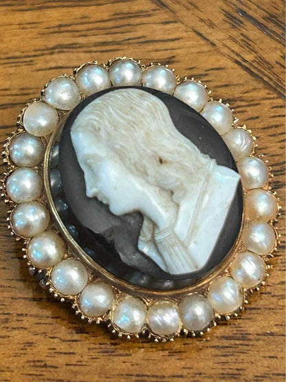 Antique 14k Gold Signed High Relief Hardstone Agate Cameo Pin with Pearl Halo
