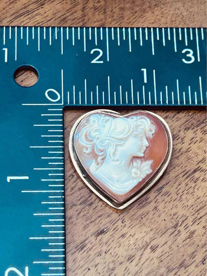 Vintage 14K Solid Gold Carved Shell Heart Cameo Pendant Brooch