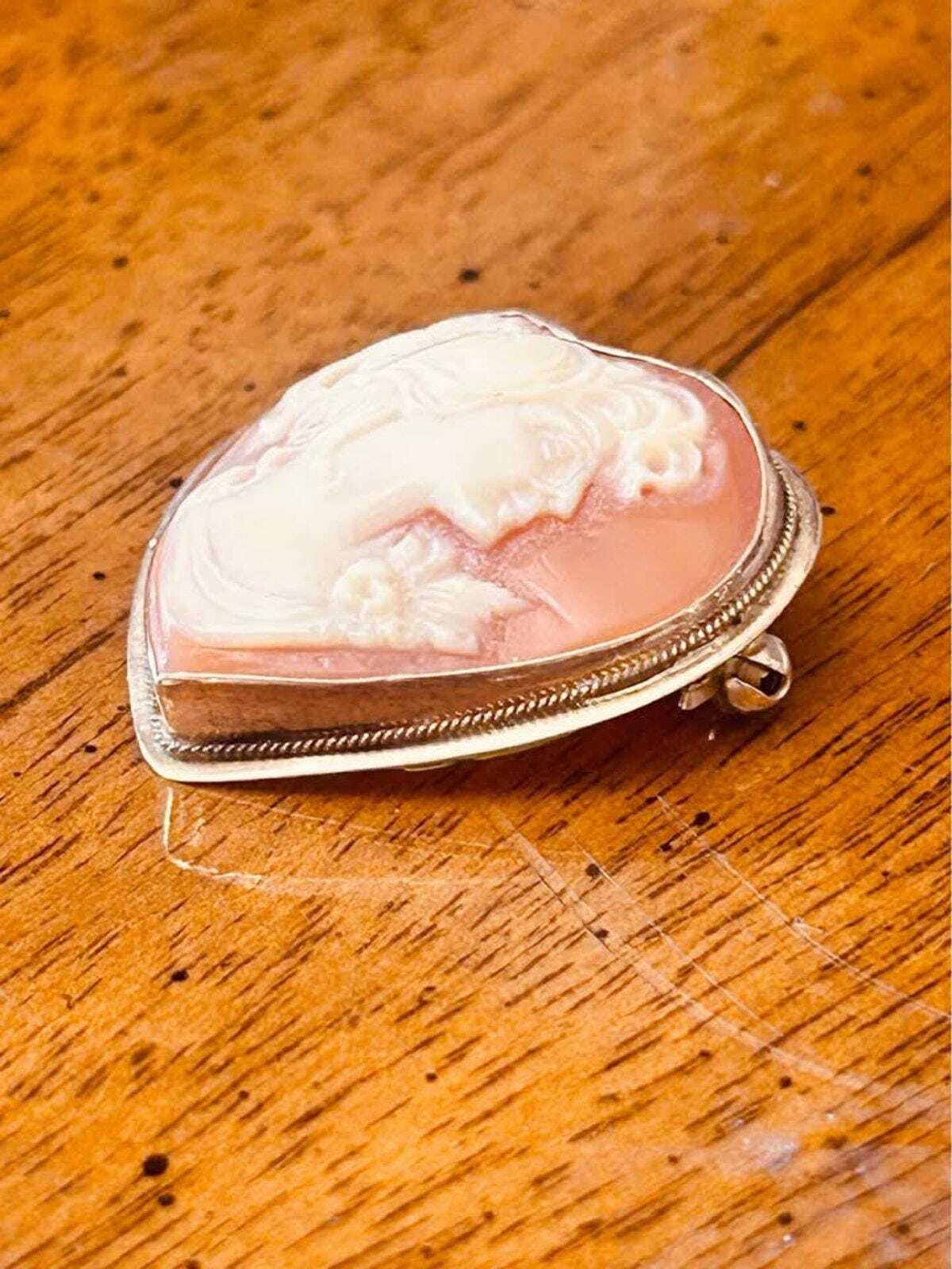 Vintage 14K Solid Gold Carved Shell Heart Cameo Pendant Brooch