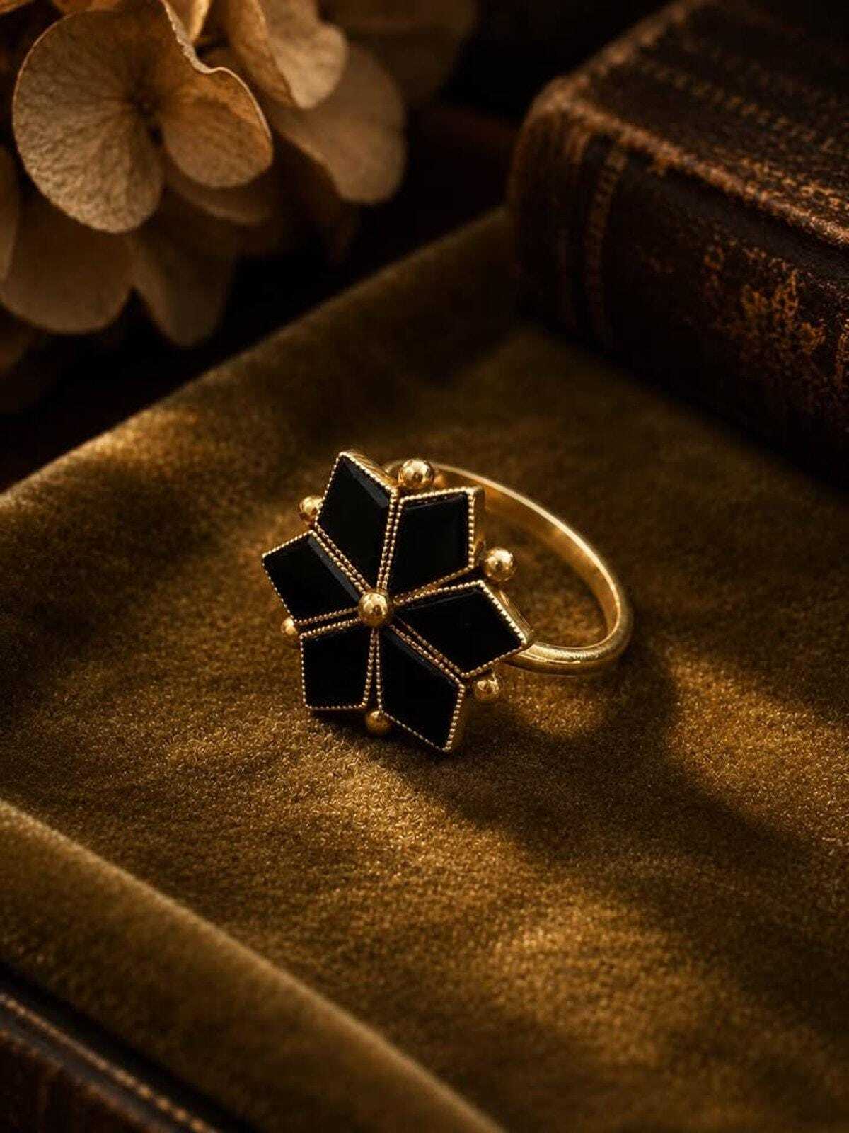 Vintage 14K Gold Black Onyx Geometric Star Ring Size 6