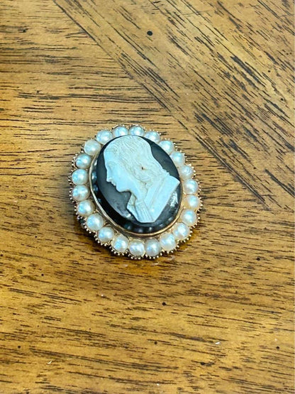 Antique 14k Gold Signed High Relief Hardstone Agate Cameo Pin with Pearl Halo