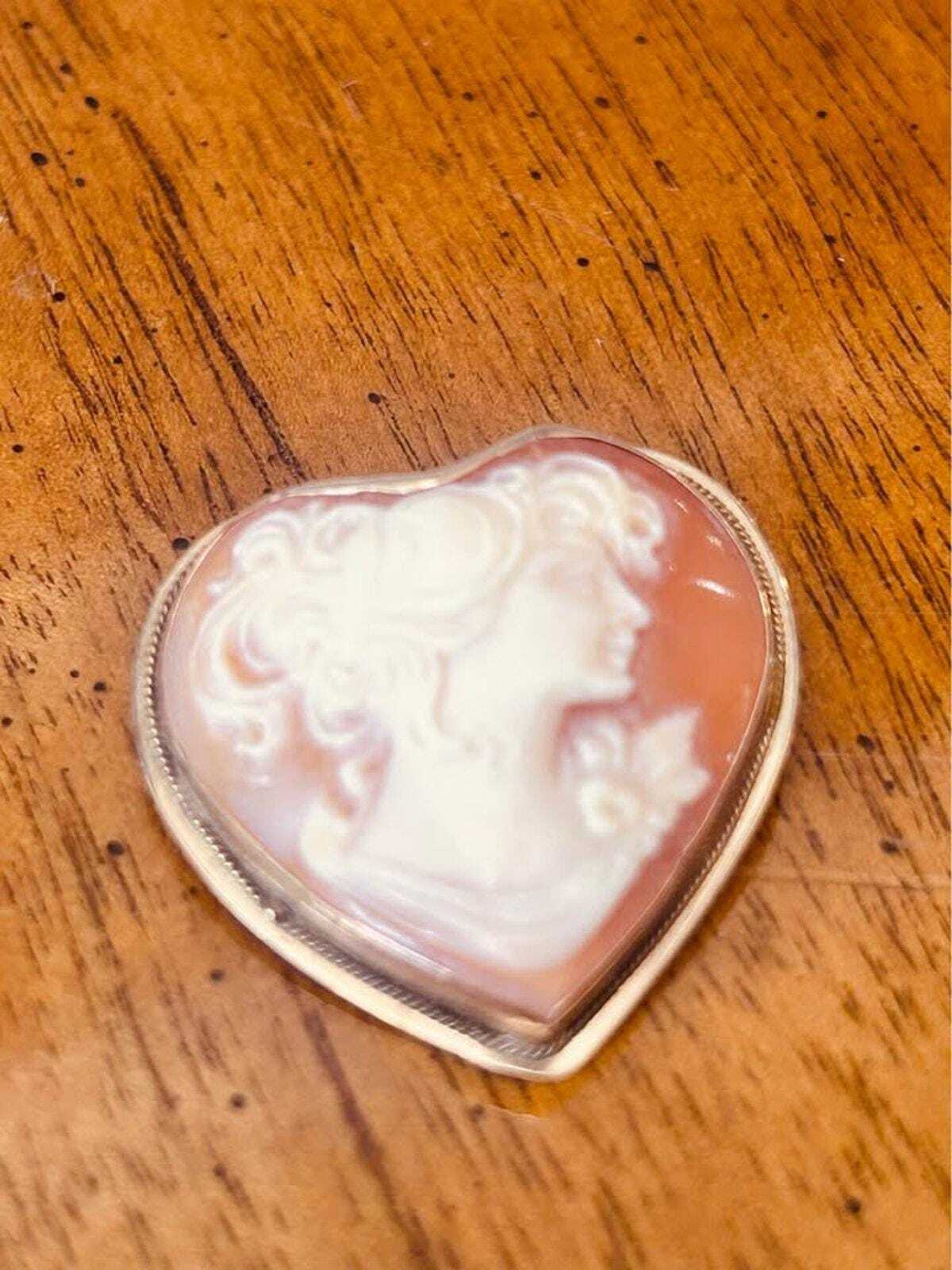 Vintage 14K Solid Gold Carved Shell Heart Cameo Pendant Brooch
