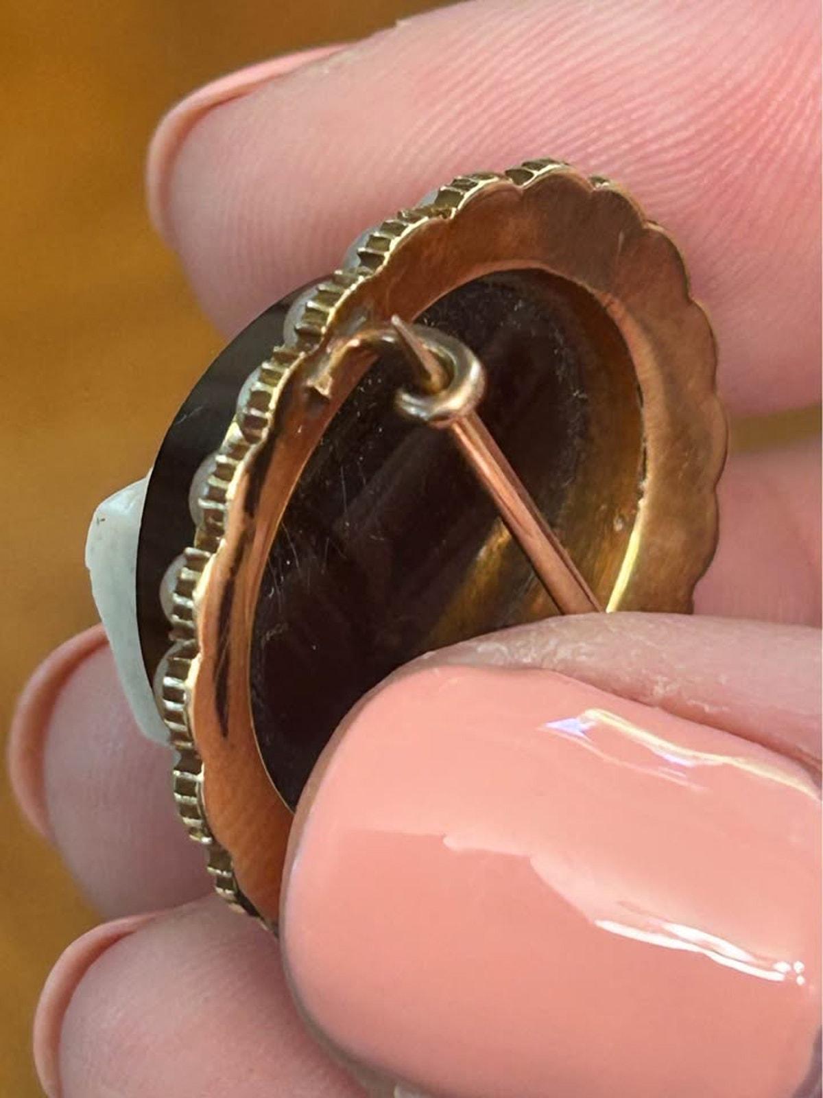 Antique 14k Gold Signed High Relief Hardstone Agate Cameo Pin with Pearl Halo