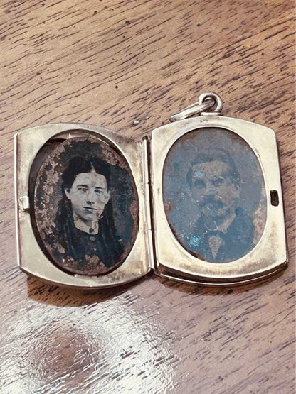 Antique Victorian Gold-Filled Accordion Locket with Strap Motif and Four Photo Compartments