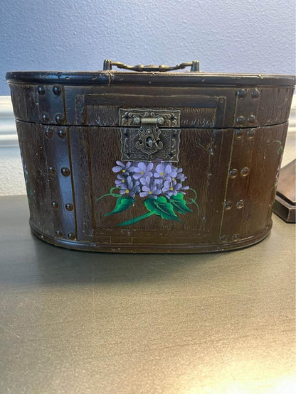 Vintage Dale Tiffany Hand-Painted Hydrangea Jewelry Trunk – Oval Keepsake Chest – Designer Toleware Style Floral Storage