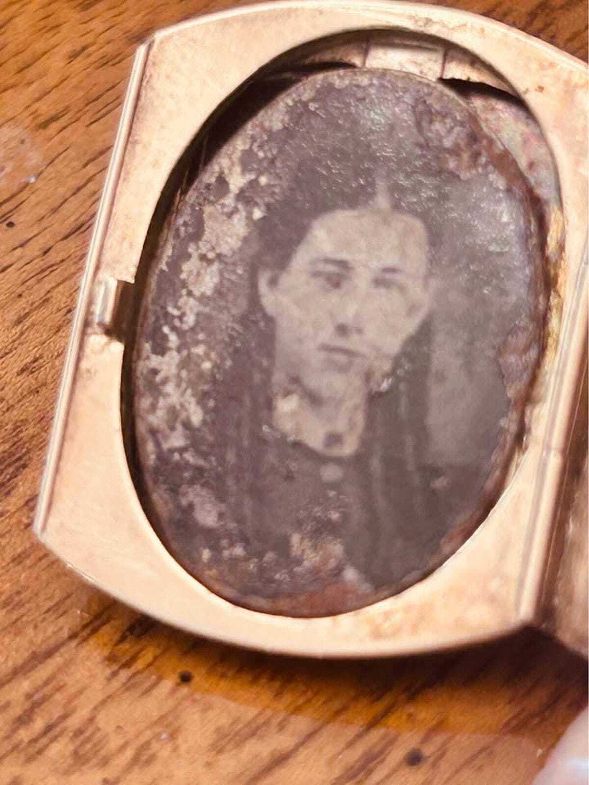 Antique Victorian Gold-Filled Accordion Locket with Strap Motif and Four Photo Compartments