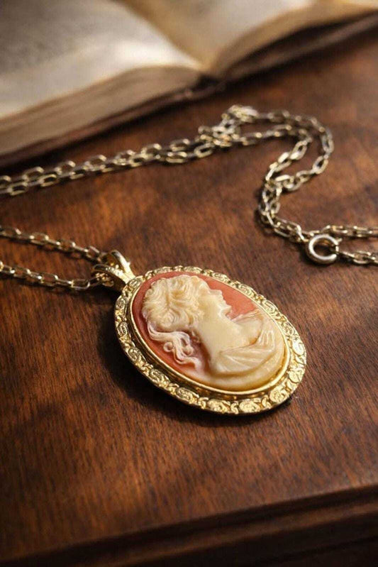 Vintage Gold Tone Faux Cameo Pendant Necklace Classic Profile