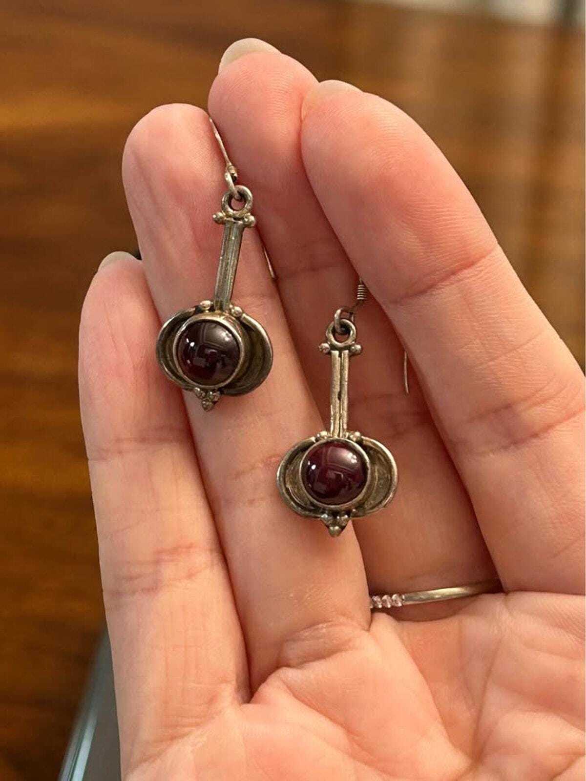 Vintage Artisan Modernist 925 Sterling Silver & Garnet Pendulum Drop Earrings