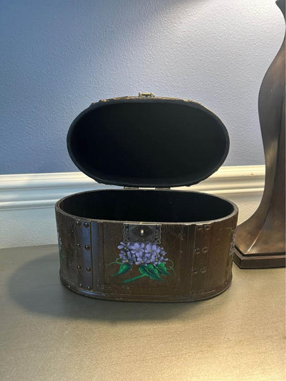 Vintage Dale Tiffany Hand-Painted Hydrangea Jewelry Trunk – Oval Keepsake Chest – Designer Toleware Style Floral Storage