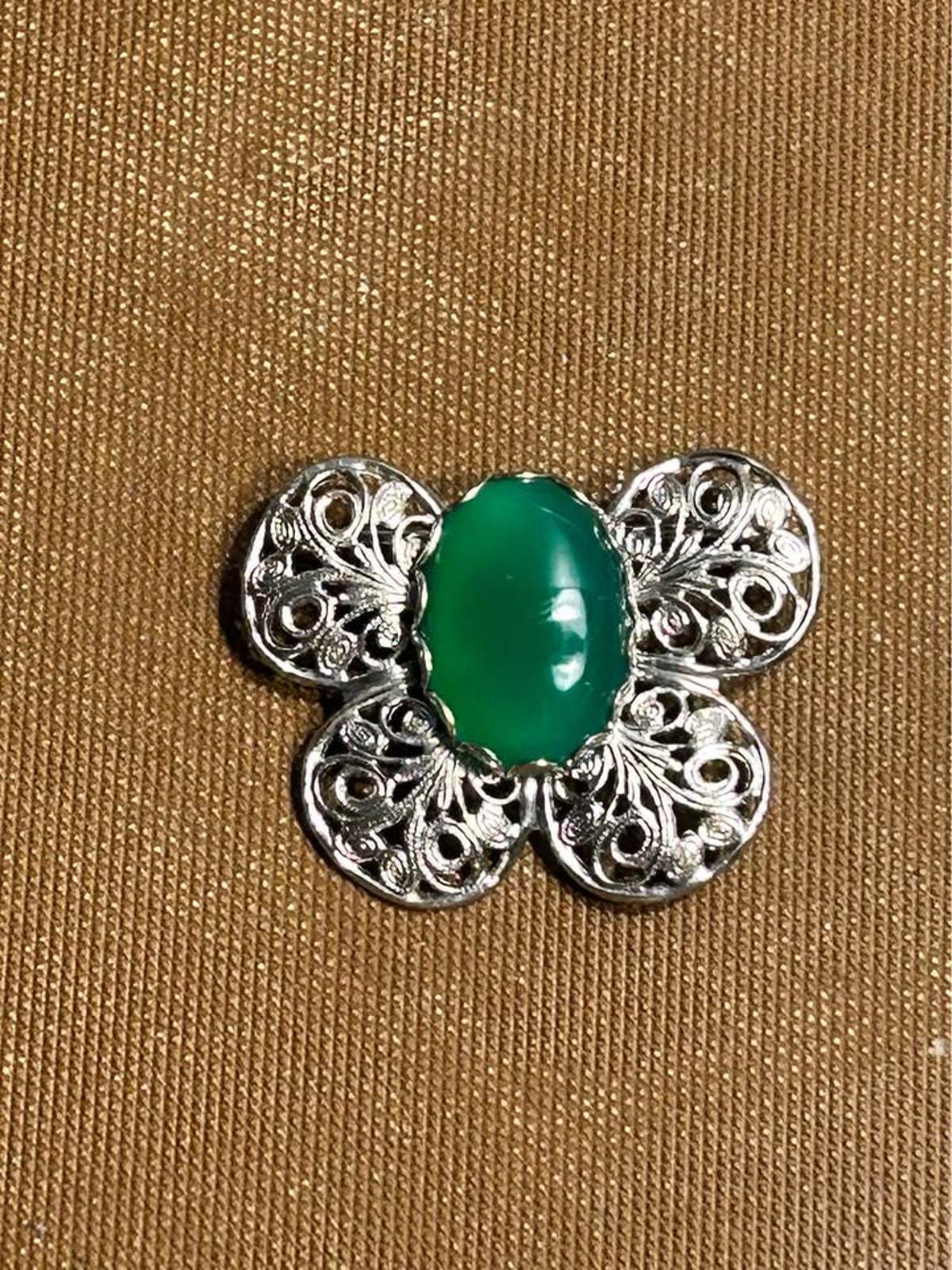 Mid-Century Vintage Silver-Tone Filigree Butterfly Brooch with Vibrant Green Glass Cabochon