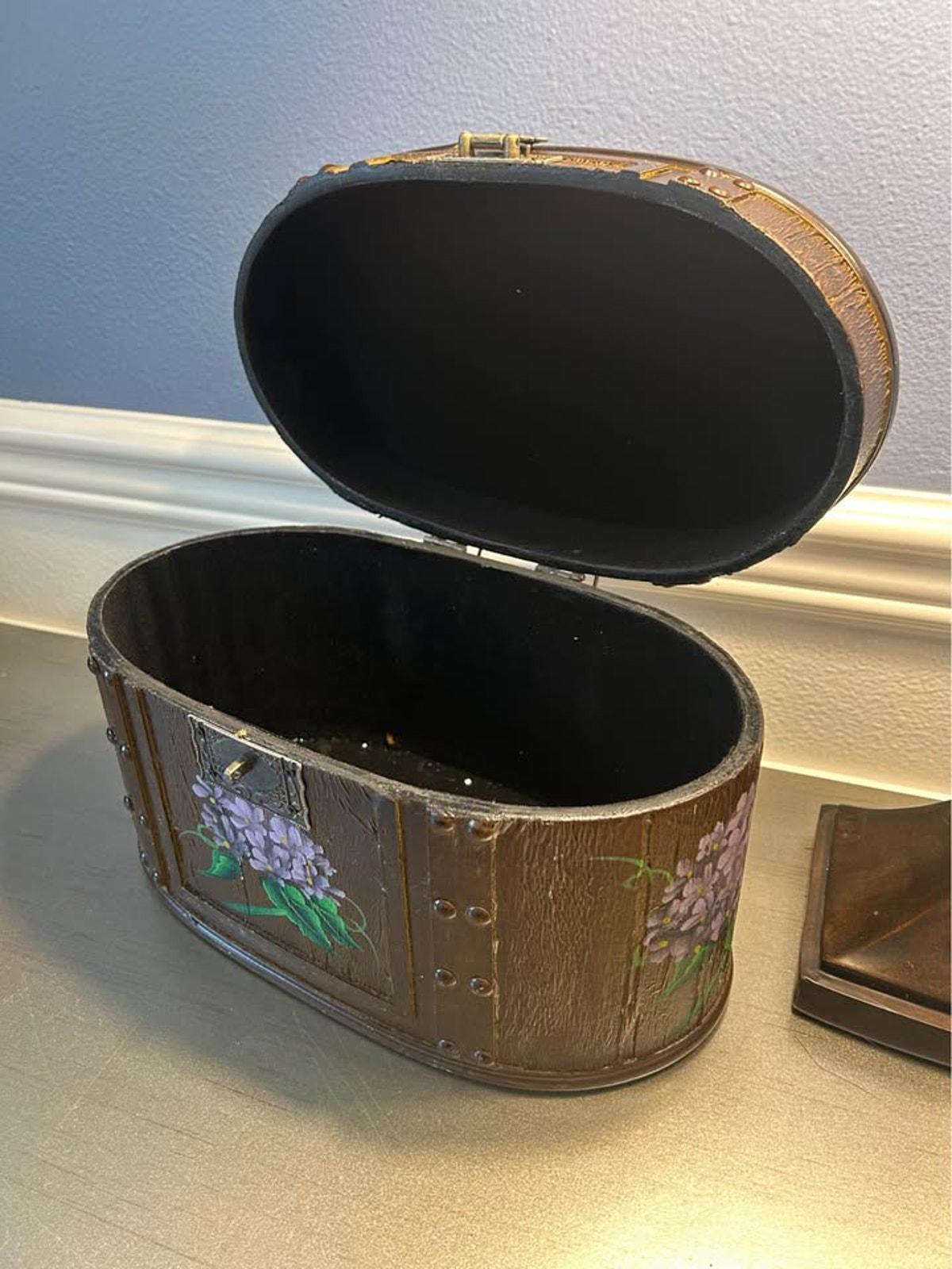 Vintage Dale Tiffany Hand-Painted Hydrangea Jewelry Trunk – Oval Keepsake Chest – Designer Toleware Style Floral Storage