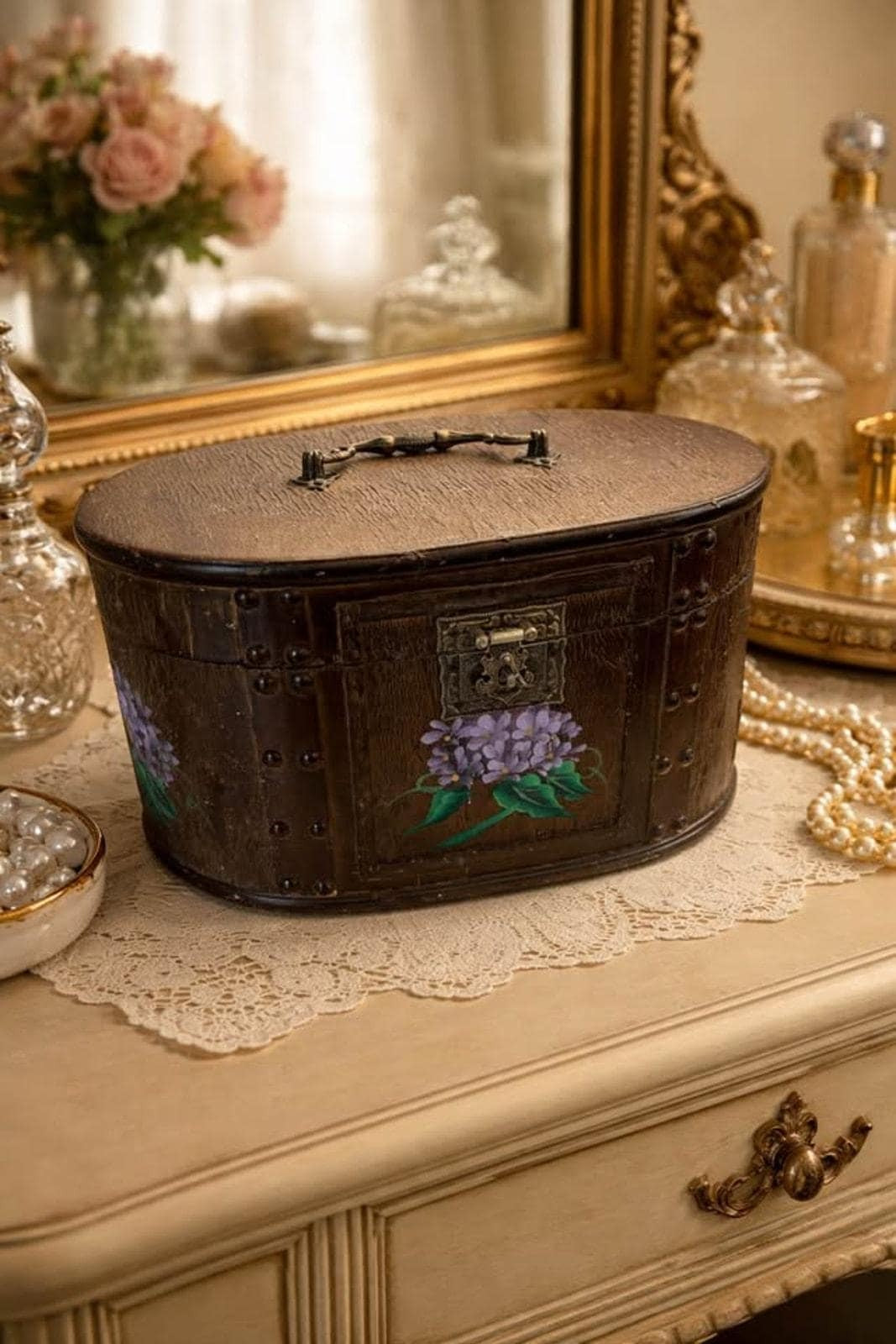 Vintage Dale Tiffany Hand-Painted Hydrangea Jewelry Trunk – Oval Keepsake Chest – Designer Toleware Style Floral Storage