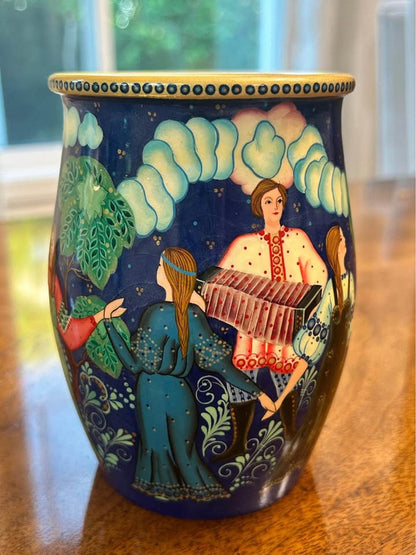 Vintage 1992 S. Gorshunova Russian Lacquer Hand-Painted Vessel