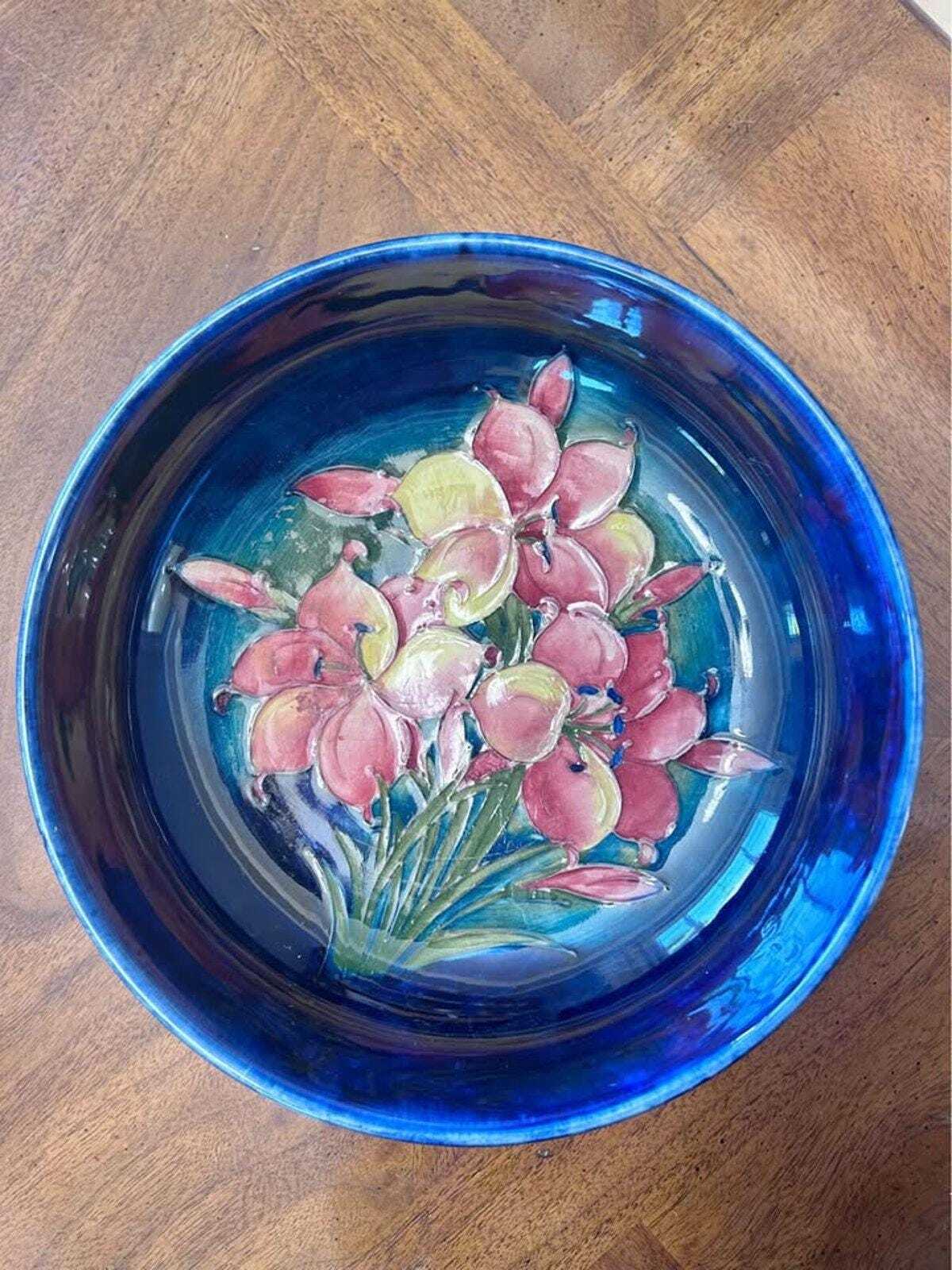 Vintage Walter Moorcroft Hibiscus Cobalt Blue Ceramic Art Pottery Bowl