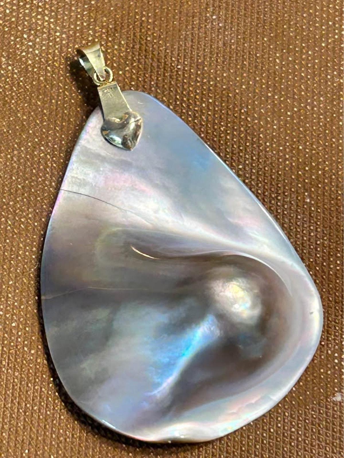 Large 14k Gold Natural Iridescent Mabe Blister Pearl Pendant