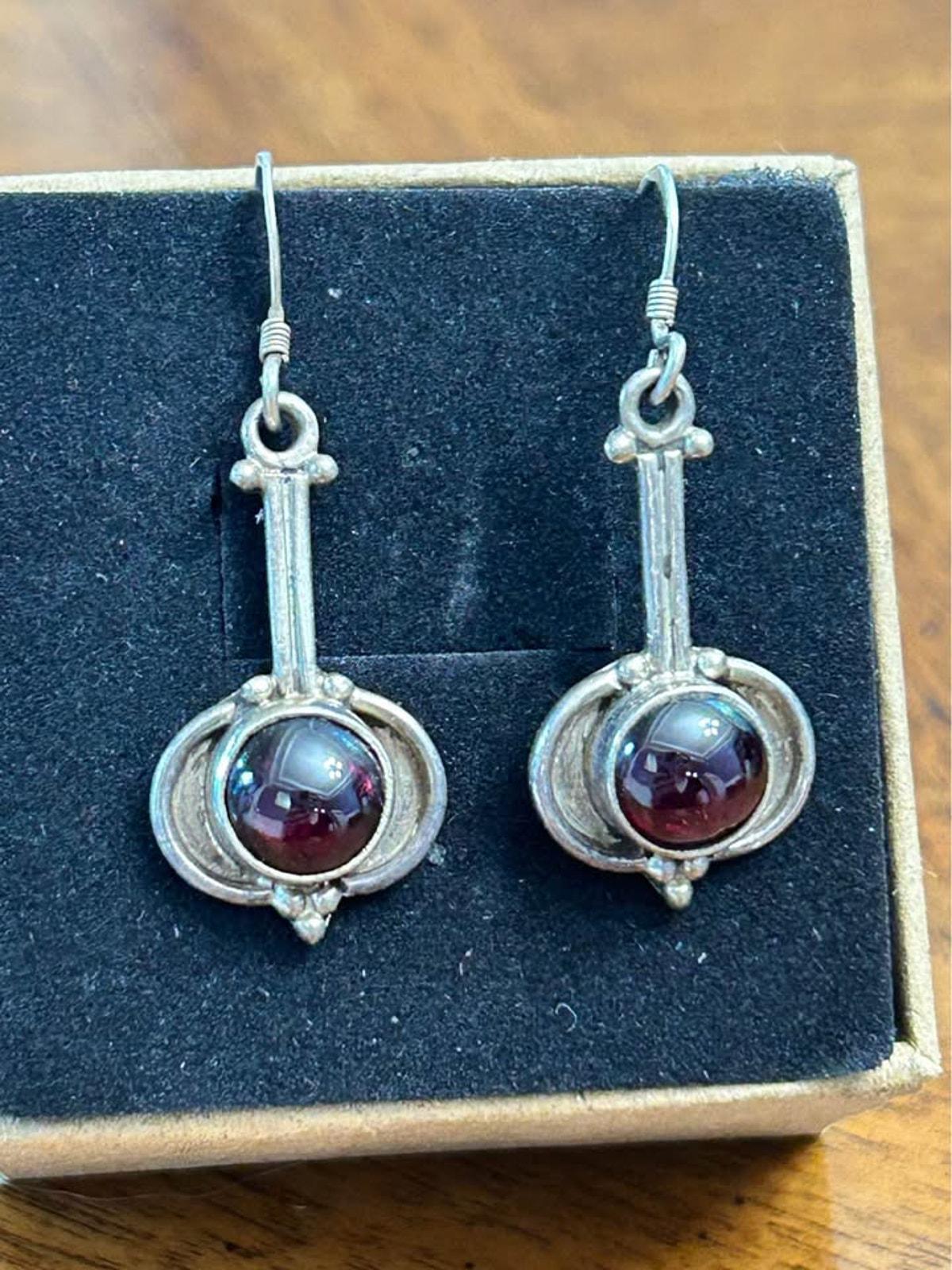 Vintage Artisan Modernist 925 Sterling Silver & Garnet Pendulum Drop Earrings