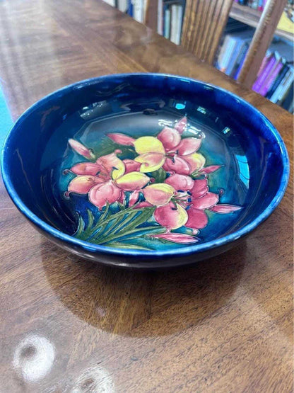 Vintage Walter Moorcroft Hibiscus Cobalt Blue Ceramic Art Pottery Bowl
