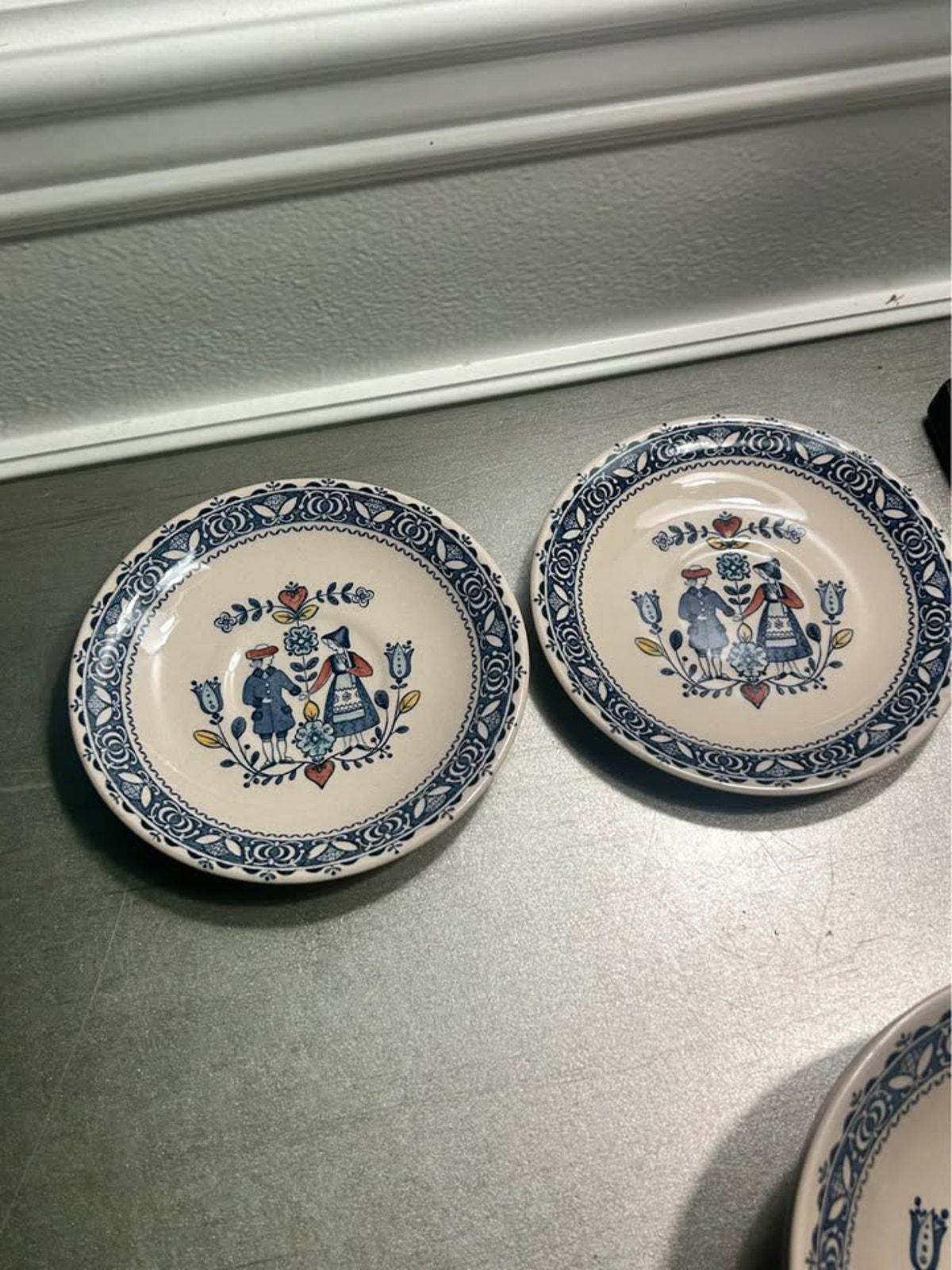 Vintage Johnson Brothers Hearts and Flowers Staffordshire Ironstone 7-Piece Mixed Dishware Set