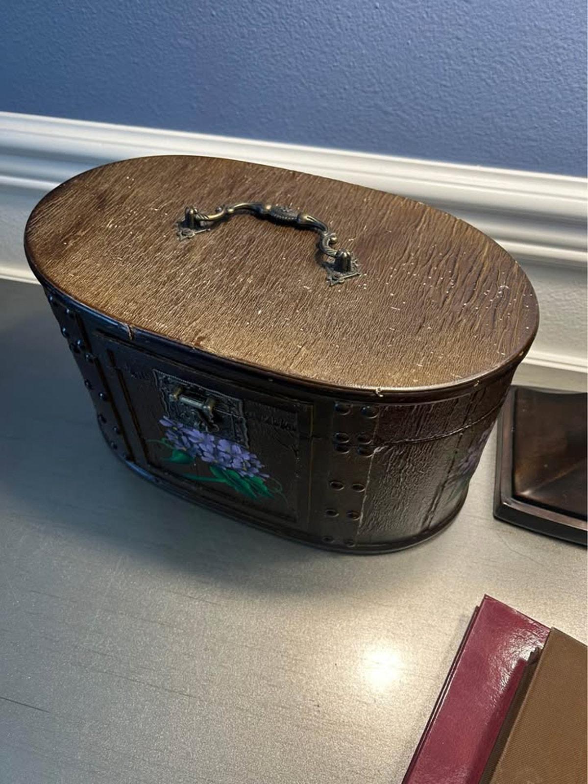 Vintage Dale Tiffany Hand-Painted Hydrangea Jewelry Trunk – Oval Keepsake Chest – Designer Toleware Style Floral Storage