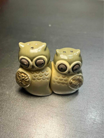 Vintage Ganz "Nestled Owls" Salt & Pepper Set