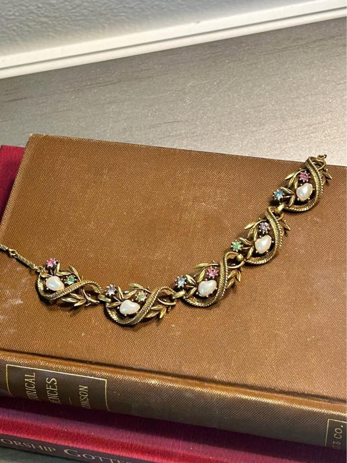 Unsigned Coro Book Piece Vine Choker Faux Pearl Pastel Rhinestone 1950s