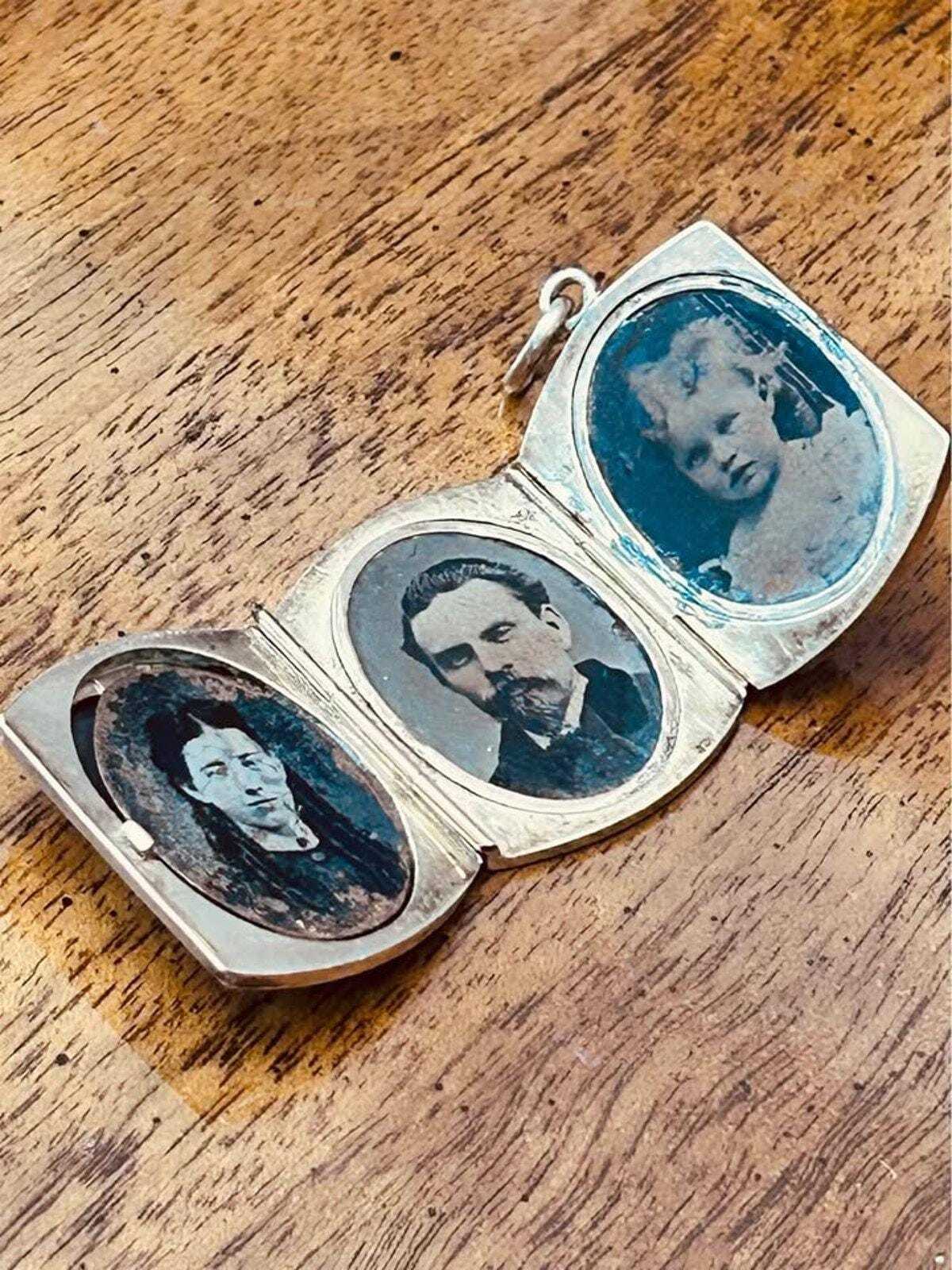 Antique Victorian Gold-Filled Accordion Locket with Strap Motif and Four Photo Compartments