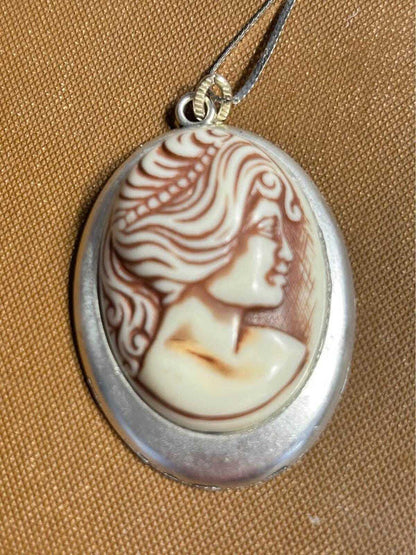 Vintage 1970s Art Nouveau Revival Cameo Pendant Necklace, Molded Resin Woman Portrait