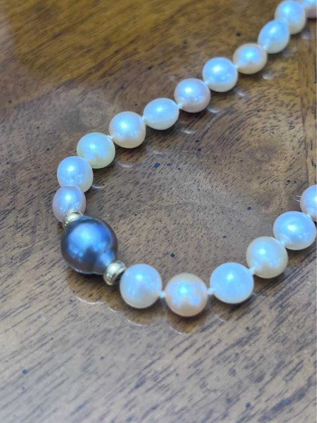 Vintage Cultured Pearl Necklace with 14K Gold Clasp and Grey Baroque Pearl