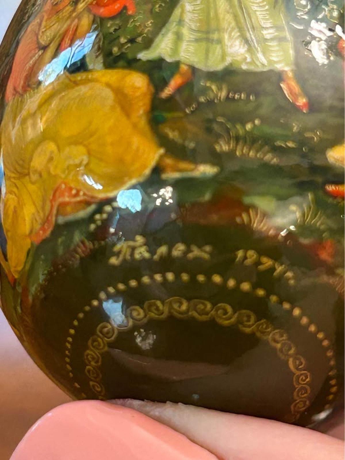 Vintage 1971 Palekh Russian Lacquer Egg on Stand O. Vonokina Miniature