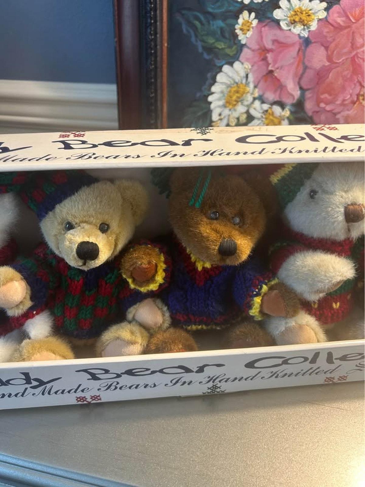 Hugfun Int'l Teddy Bear Collection Hand-Knitted Sweaters Set of 7