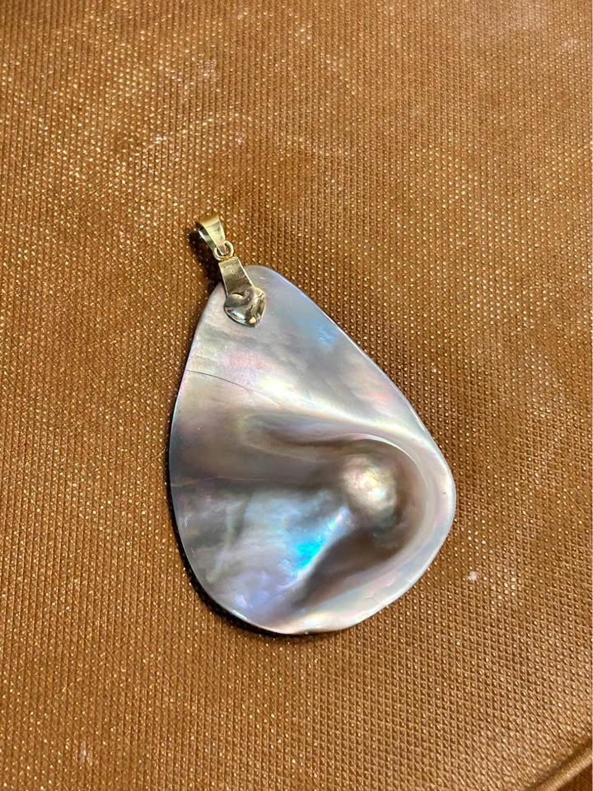 Large 14k Gold Natural Iridescent Mabe Blister Pearl Pendant