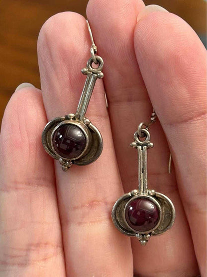 Vintage Artisan Modernist 925 Sterling Silver & Garnet Pendulum Drop Earrings